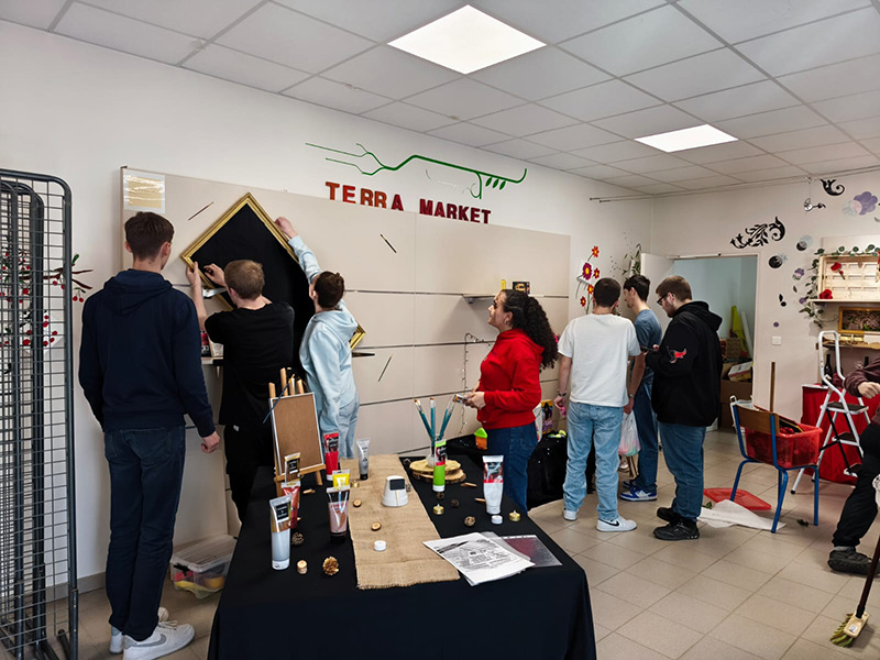Apprenants et équipe de la MFR CFA Le Terra