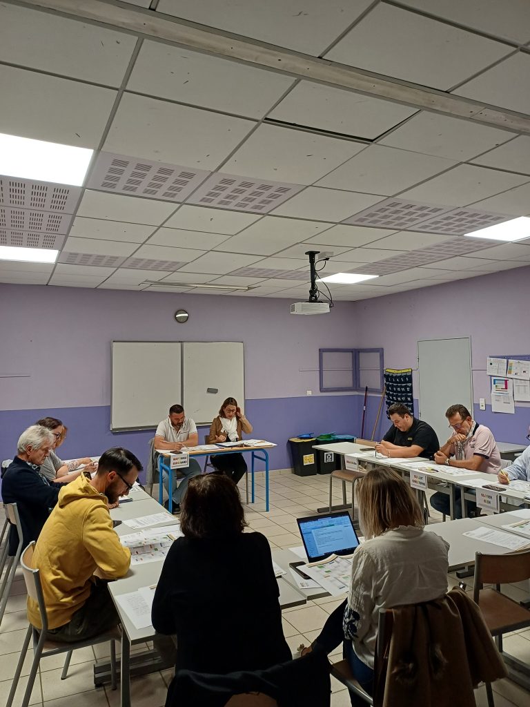 Apprenants et équipe de la MFR CFA Le Terra